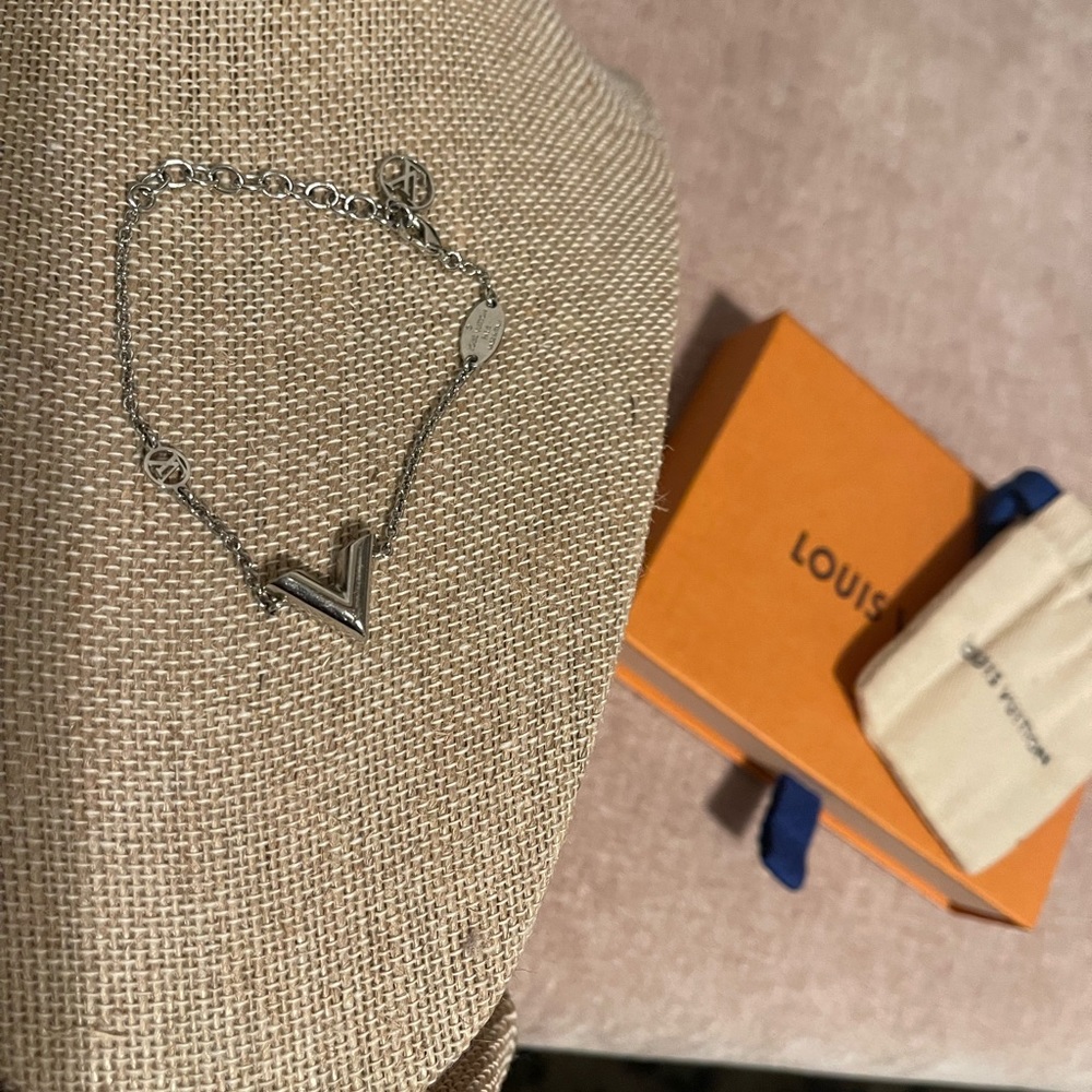 Louis Vuitton V bracelet